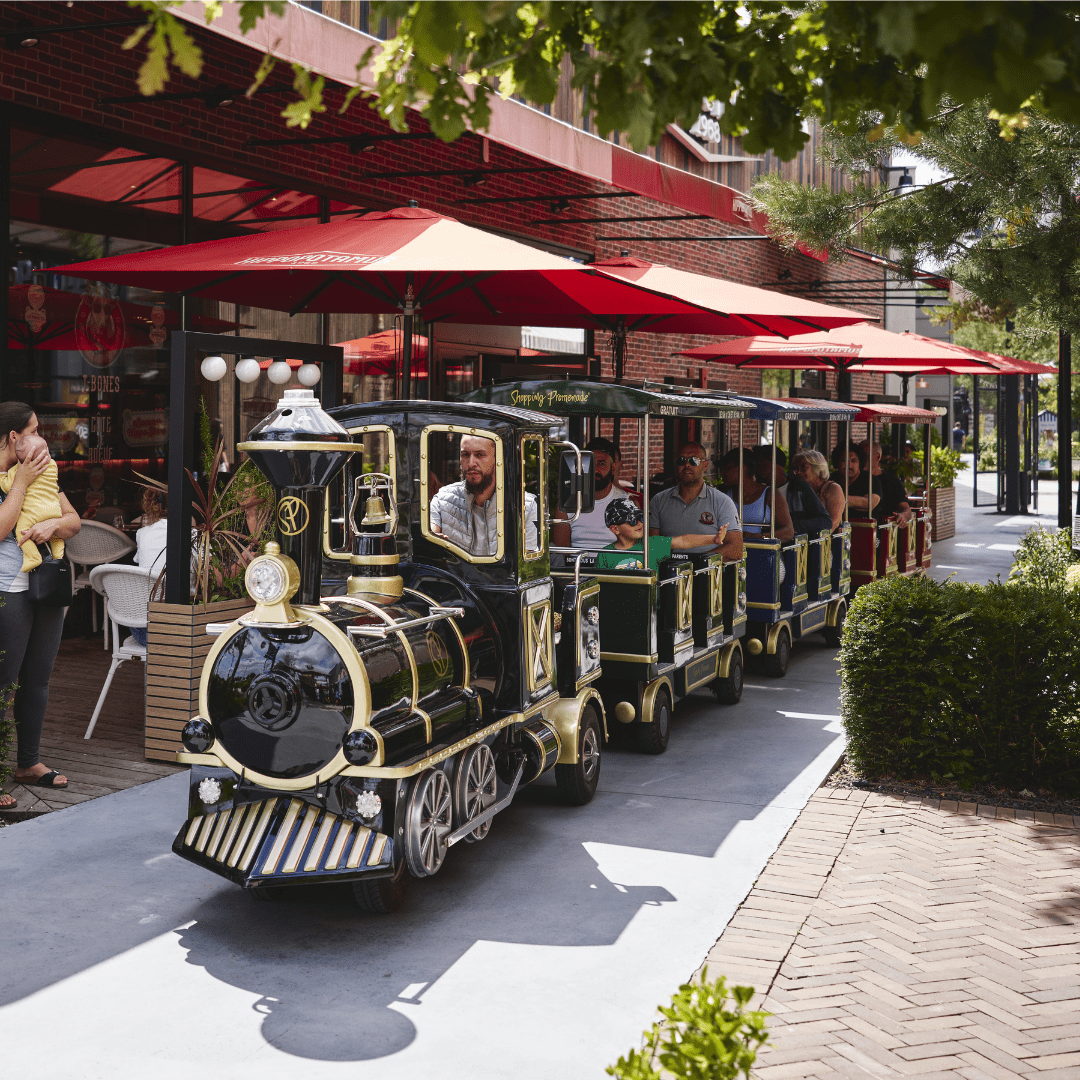 Balade en petit train ! - Shopping Promenade Claye-Souilly