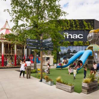 Vue d'ensemble du Centre Commercial Shopping Promenade.