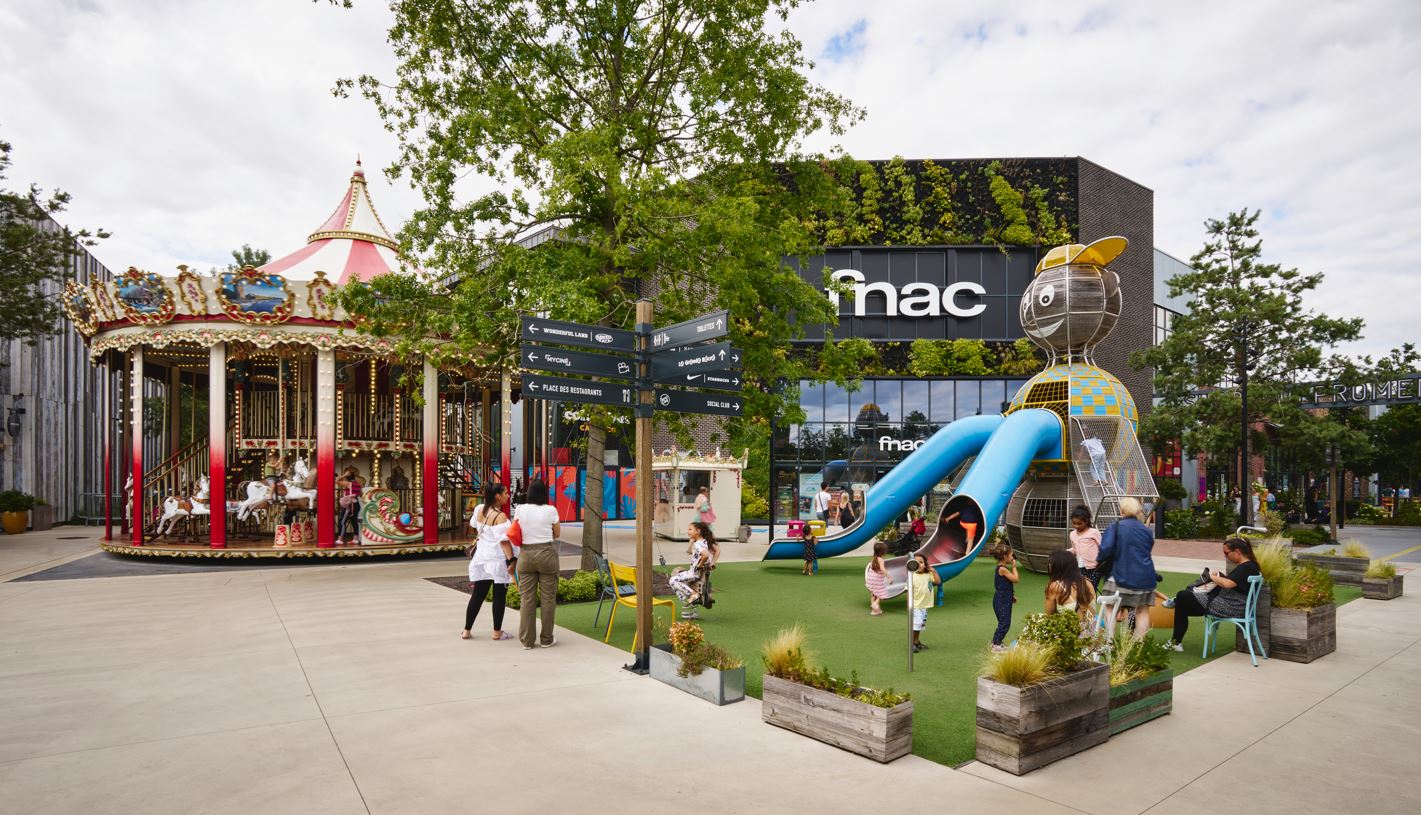 Vue d'ensemble du Centre Commercial Shopping Promenade.