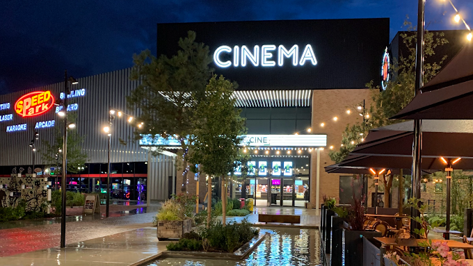 Vue de face sur le pôle loisirs, divertissement et sport de Shopping Promenade Claye-Souilly.